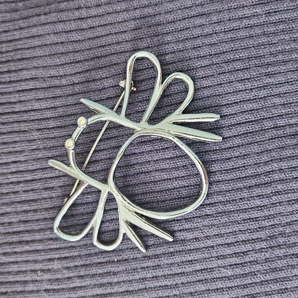 Bee 🐝 🐝 🐝 Lapel bling